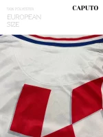 Camiseta de manga corta con estampado gráfico de letras y gemos, camiseta blanca con cuello en V para aficionados al fútbol croata, ropa deportiva para mujer