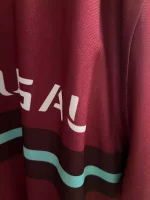 Camiseta deportiva con estampado de medallas y letras cruzadas de bloque de color, camiseta de aficionado al fútbol de Portugal de manga corta con cuello redondo, ropa de mujer