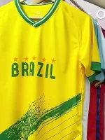Camiseta de manga corta con estampado de letras 