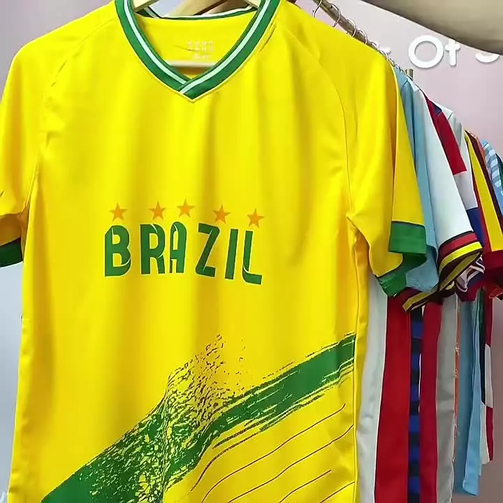 Camiseta de manga corta con estampado de letras 