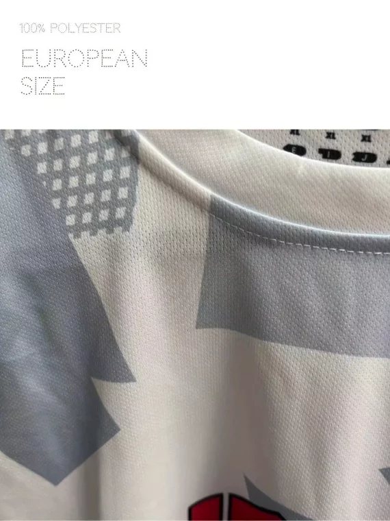Camiseta de manga corta con estampado de letras 