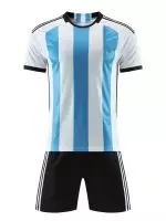 2 piezas de camiseta de fútbol a rayas para hombre y pantalones cortos deportivos sólidos: perfectos para actividades de verano al aire libre!